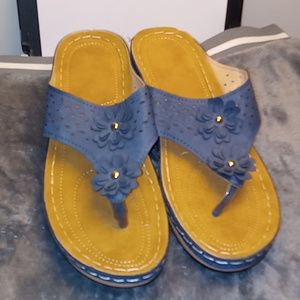 Beautiful Brand New Blue Sandles with 🌸 flower on them size 7